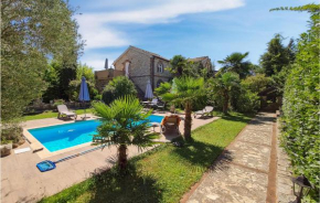 Stunning home in Funtana with Outdoor swimming pool, WiFi and 4 Bedrooms